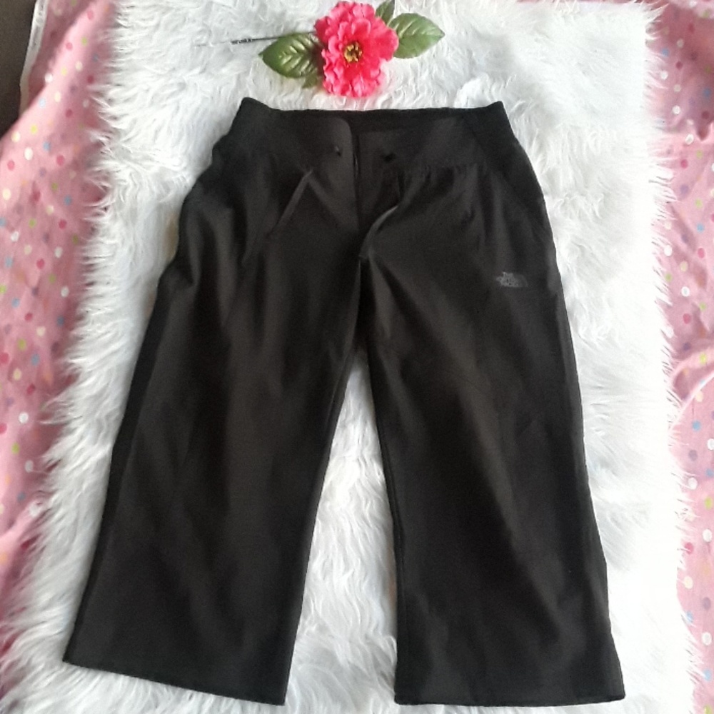 🎉HP PRICE DROP TODAY CUTE THE NORTH FACE CAPRIS